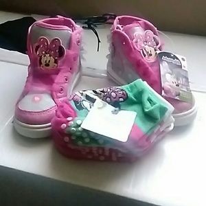 Minnie mouse shoes & 5 pair minnie mouse socks